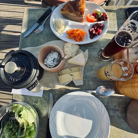 Les Lupins Avec Sauna Et Petit Dejeuner Inclus 2 A 4 Personnes Frühstückspension 3*